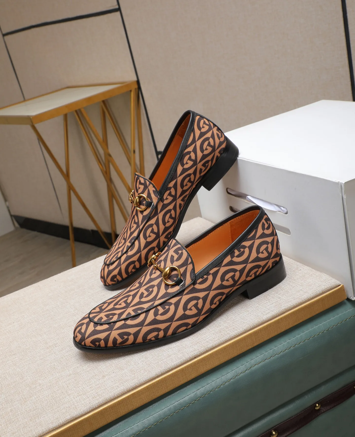 Men's men's shoes 💰540 (high-end, all-cow leather) GUCCI high-end formal leather shoes, original imported fabrics from Italy, cowhide lining, original hardware. I believe you will be struck by it from the first moment you see it. The avant-garde atmosphere can no longer fully interpret its elegance. AAA grade rubber outsole, super comfortable. Original counter last, ensuring its original version and quality. The simple upper ensures its comfort and breathability. A pair of truly good shoes has its own unique soul, famous quality, regular size 38-44 (45 46 customized)